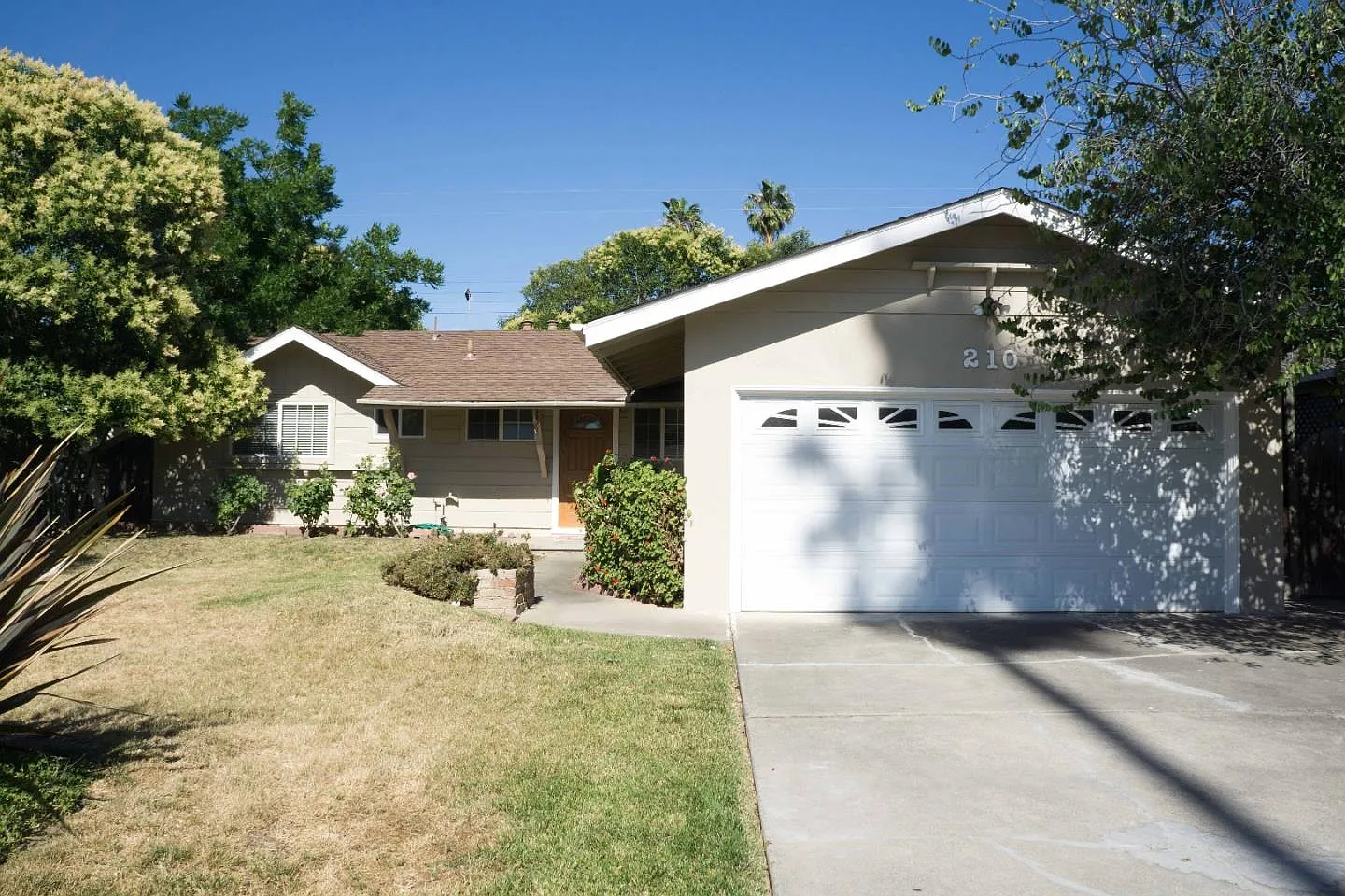 210 Sondra Way photo 1