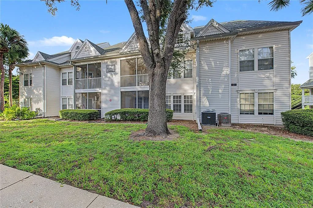 2 bed, 2.0 bath, 1121 sqft, $2,100 — Photo 2