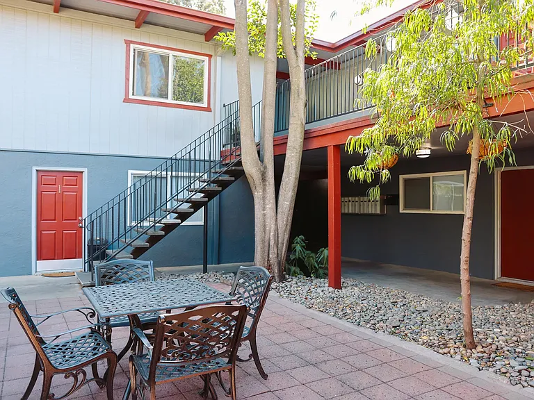I Street Apartments — Photo 25