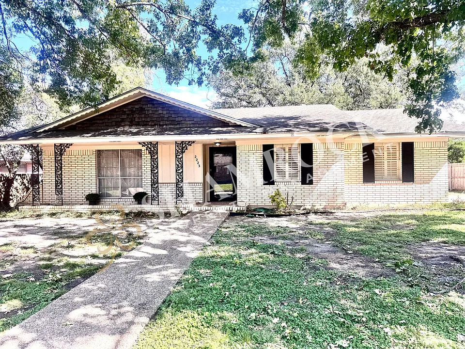 2223 Carolinda Dr
