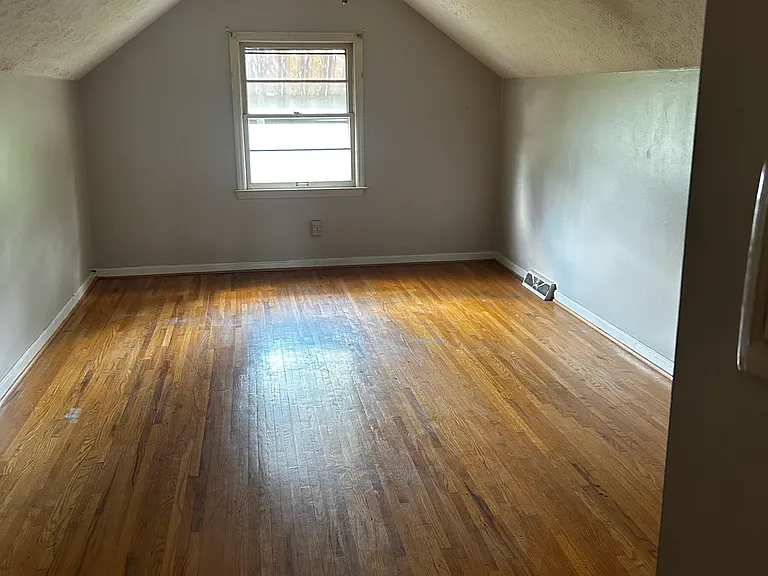 UPSTAIRS BEDROOMS