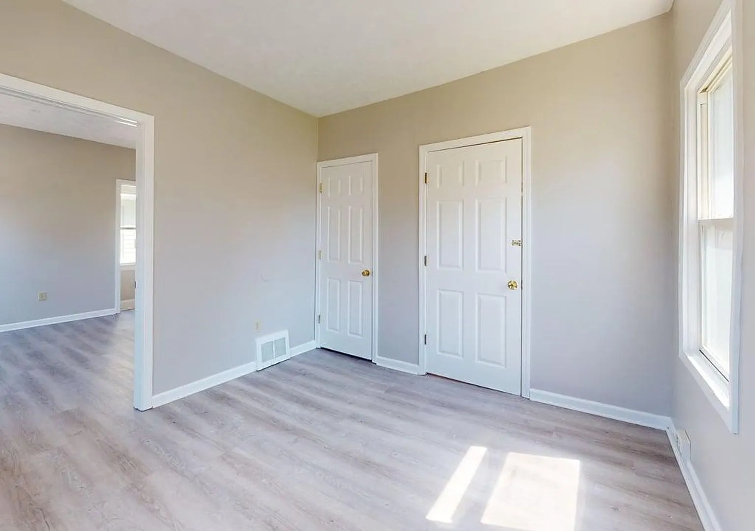 877-879 Rudyard Rd, Cleveland, OH 44110 — Photo 3