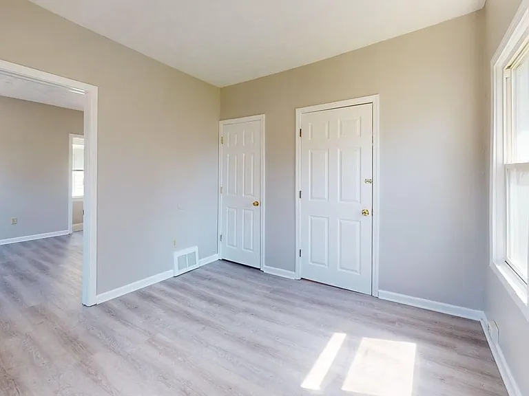 877 Rudyard Rd — Photo 3