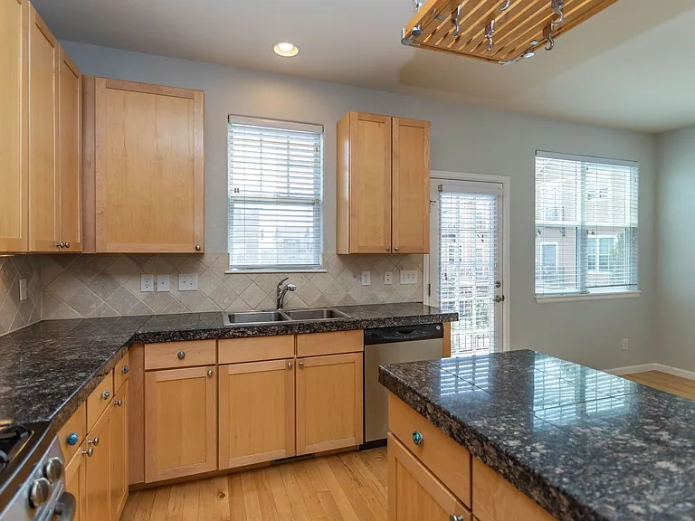 333 E Las Animas St — Photo 3