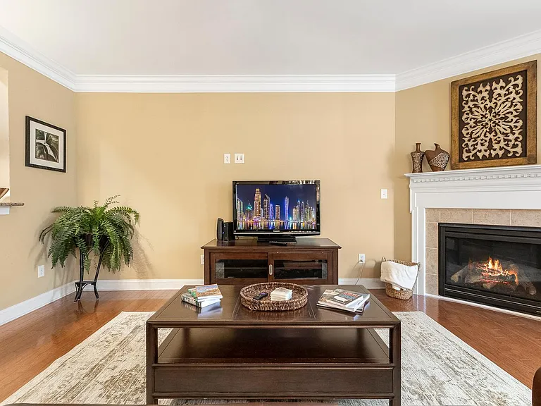 10400 Rosegate Ct #201 — Photo 23
