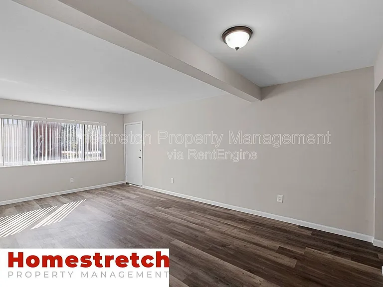 Bruce Court — Photo 11