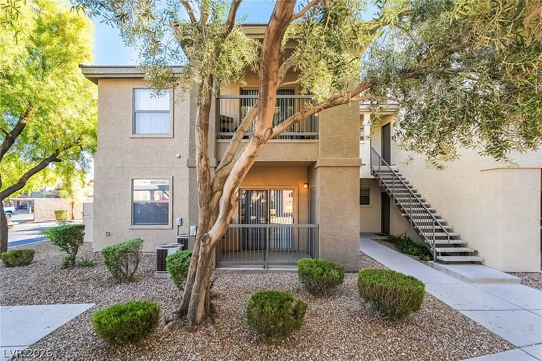 1 bed, 1.0 bath, 690 sqft, $1,145 — Photo 1