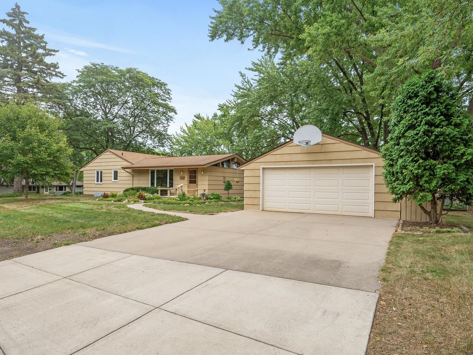 8700 Russell Ave S, Bloomington, MN 55431 Zillow