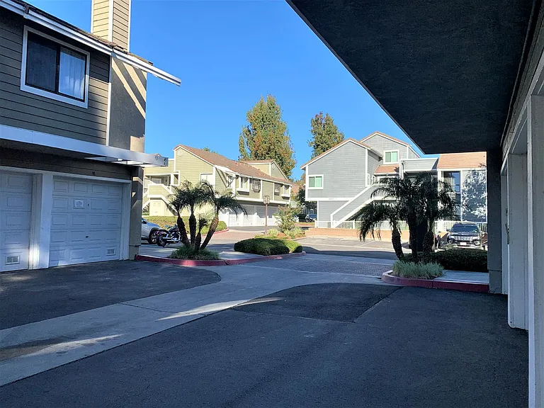 70 Coventry Ln — Photo 17