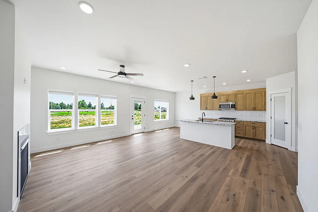 5 bed, 2810 sqft, $2,750 — Photo 3