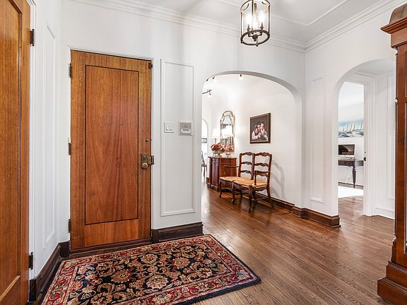 5th image of 488 Sheridan Rd APT 2