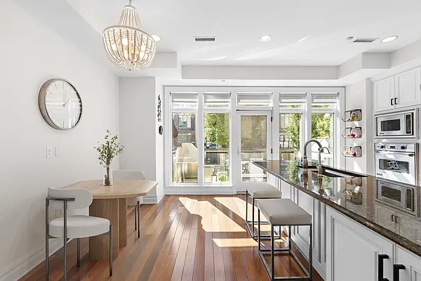 Sold by Christie's International Real Estate Group | media 6