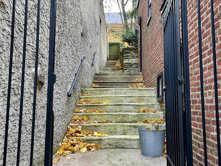Shurs Ln — Photo 9