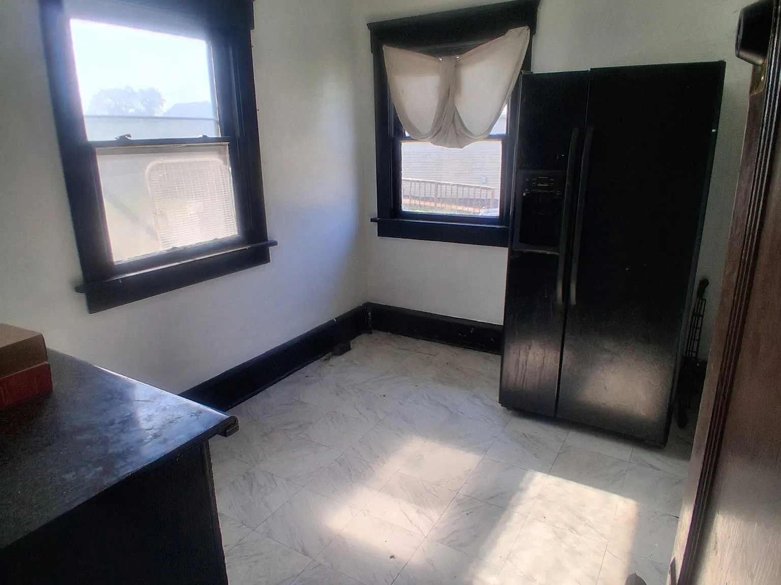 3 bed, 1000 sqft, $975 — Photo 4