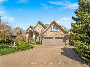 215 Black Maple Ct, Kitchener, ON N2P 2W8