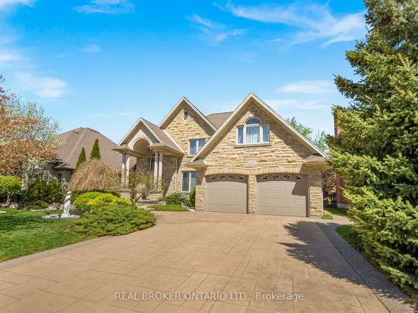 215 Black Maple Ct, Kitchener, ON N2P 2W8