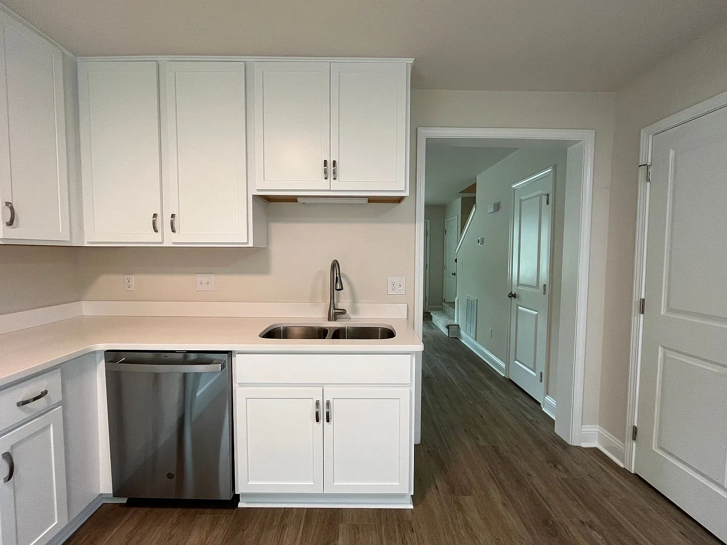 Newly Remodeled 2BD, 1.5BA Raleigh Townhome with Private Deck — Photo 4