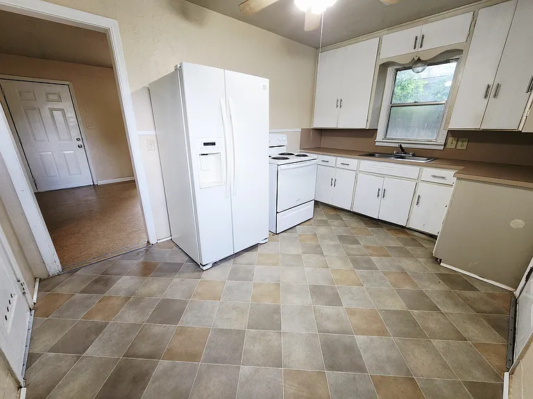 2407 SW B Ave — Photo 13