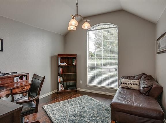 3rd image of 1331 Golf Club Dr