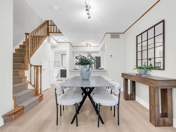 28 Sommerset Way #1229, Toronto, ON M2N 6W7