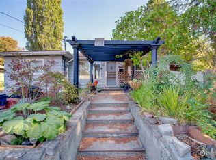 104 N Hawthorne St, Burlington, WA
