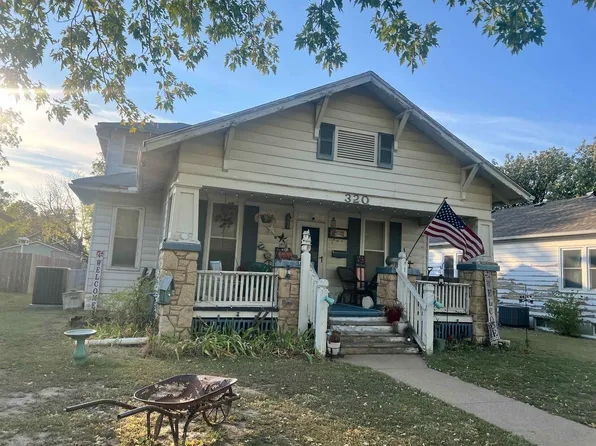 320 N B St, Wellington, KS 67152