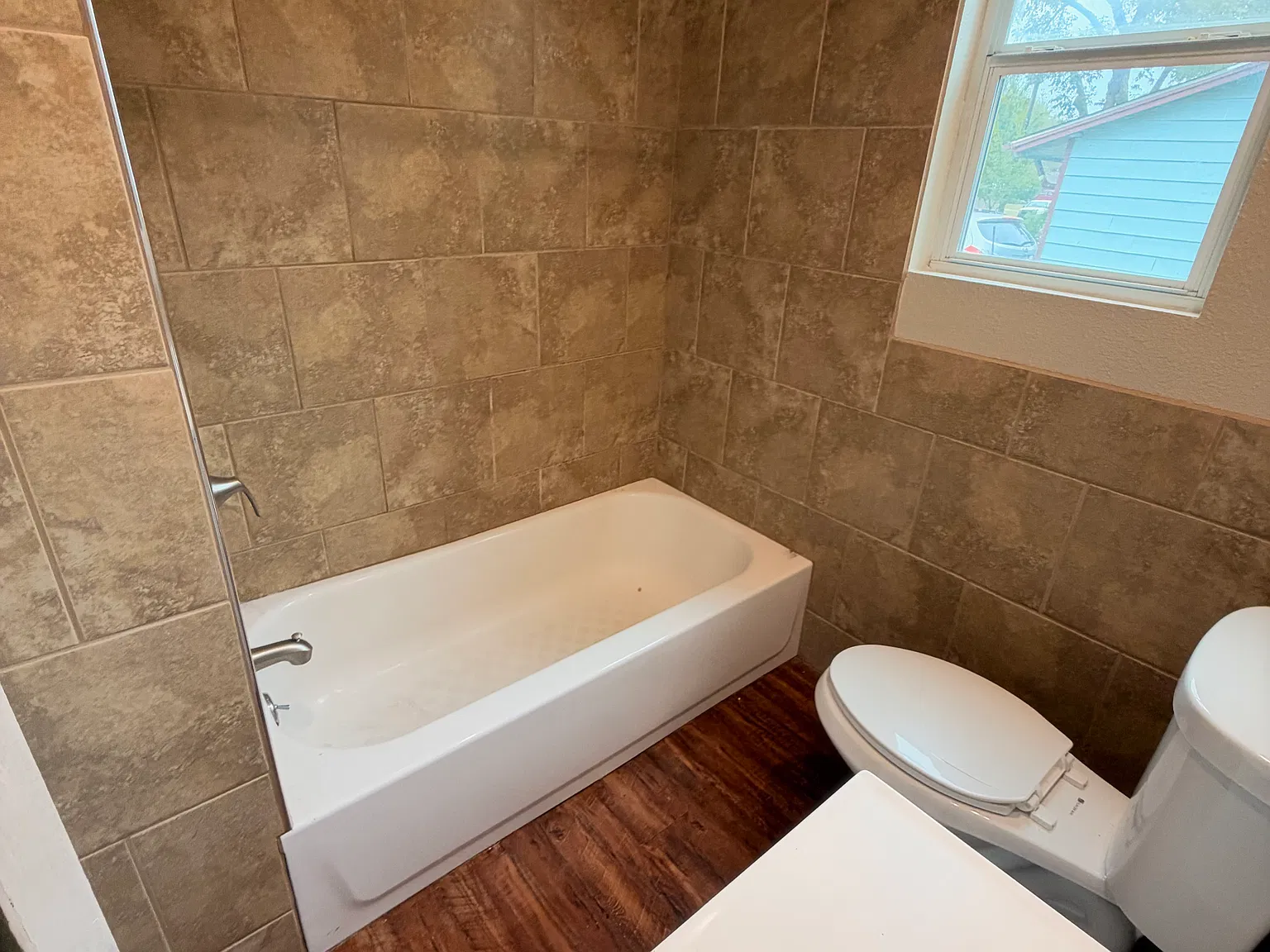 3 bed, 1100 sqft, $2,000 — Photo 3