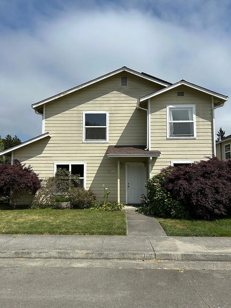 4 Bedroom, 2.5 Bathroom Home in Arcata — Photo 1