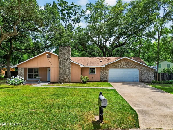3604 Oakside Cir, Gautier, MS 39553