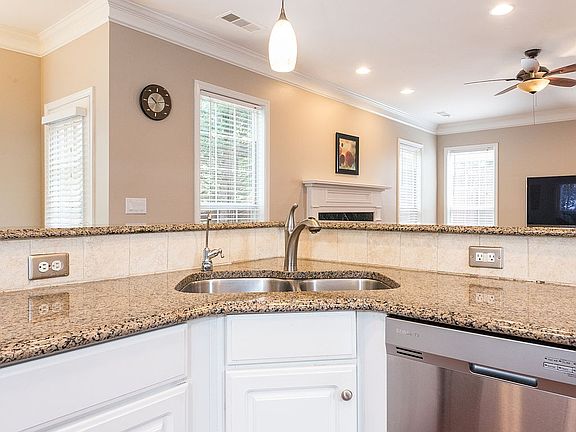 4th image of 1625 Elgaen Place Dr