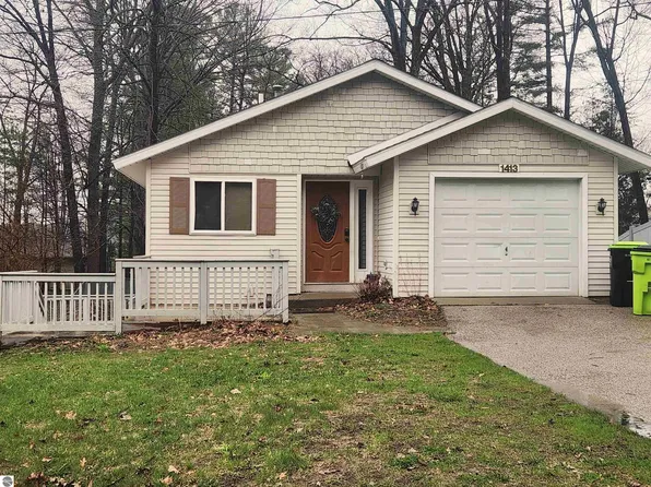 1413 Valley Dr, Traverse City, MI 49685