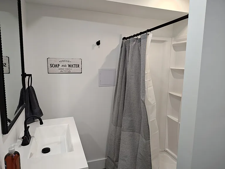 200 W Walnut St #4 — Photo 13
