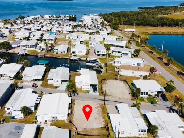 291 Nassau Dr, Palmetto, FL 34221