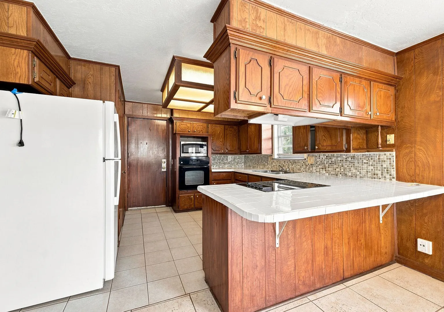 5 Bedroom 2 Bath — Photo 4