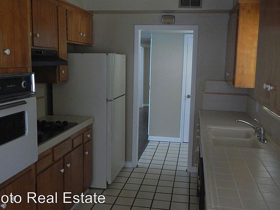 2nd image of 1400 Las Lomitas Cir