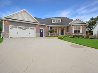 1227 Greystone Dr, Plymouth City, WI