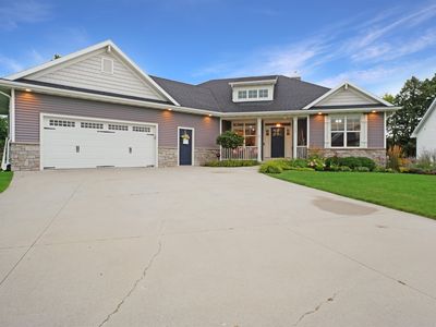 1227 Greystone Dr, Plymouth City, WI, 53073