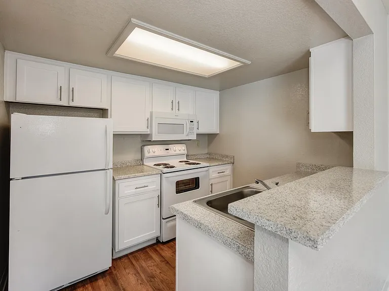 Lakeview Village — Photo 38
