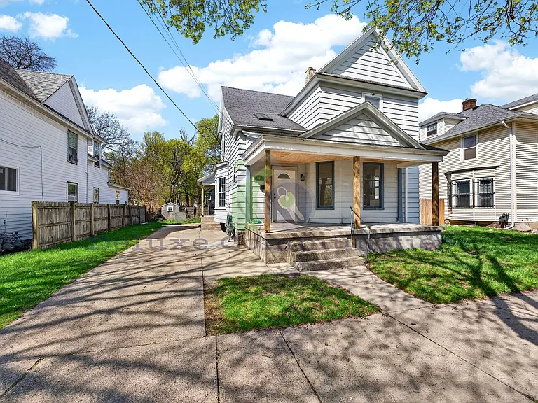 851 Worden St SE — Photo 2