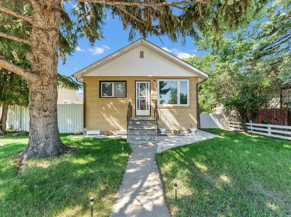 162 S 2nd St NE, Medicine Hat, AB T1A 5K9