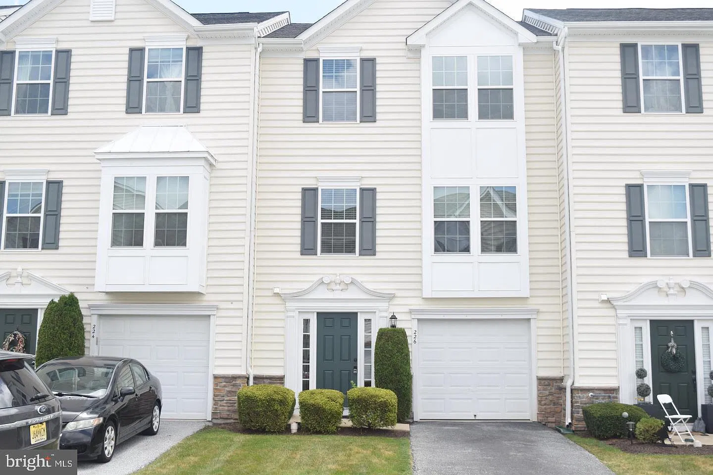 3 bed, 2.5 bath, 1780 sqft, $2,800 — Photo 1