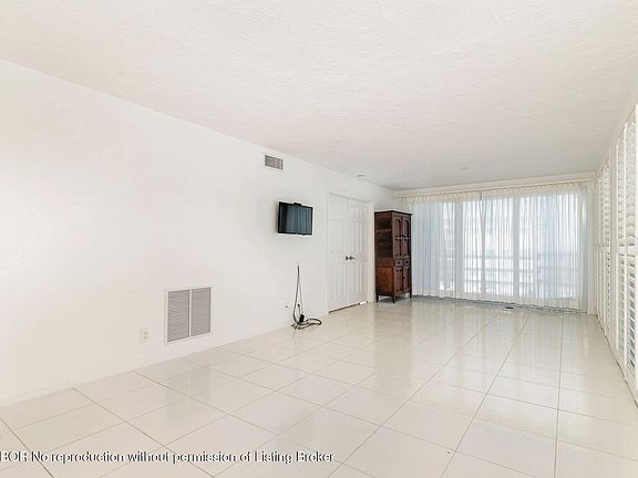 5th image of 3901 S Flagler Dr APT 1004