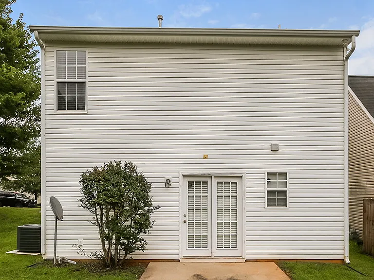 7802 McGarry Trl — Photo 17
