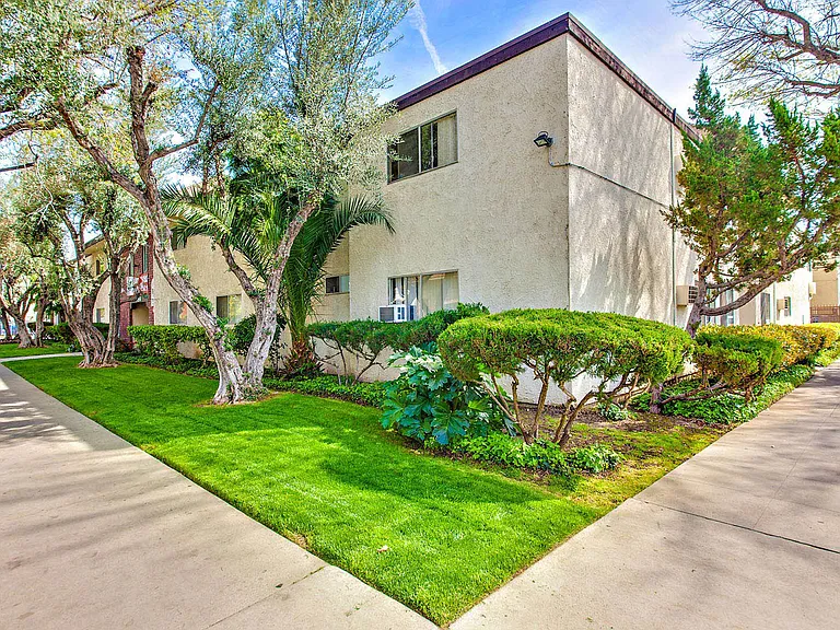 Gilmore Apartments - Van Nuys — Photo 78