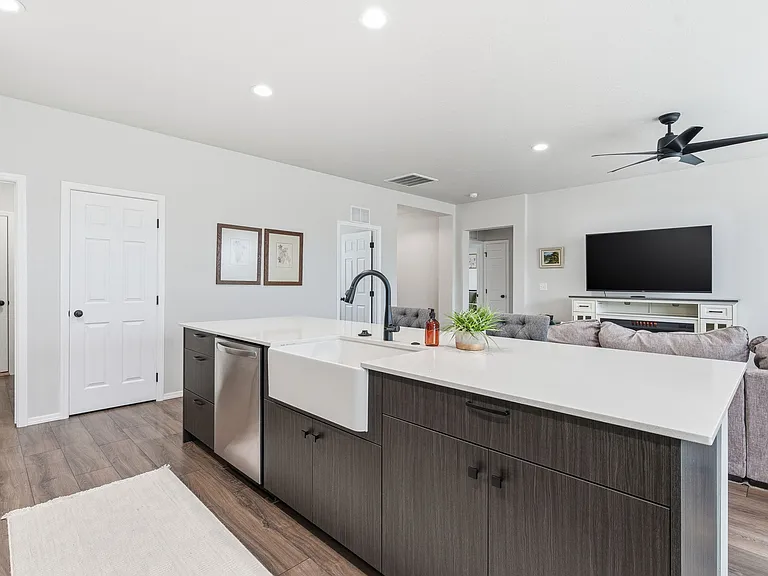 305 Crystal Rock Ave — Photo 5