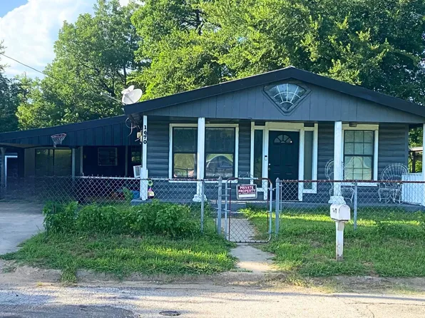 1670 Shiloh St, Paris, TX 75460