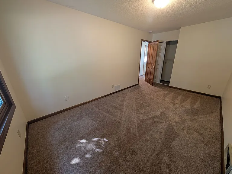 10207 Pilgrim Ln N — Photo 16