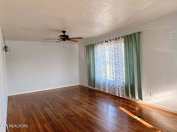 5th image of 208 Scott Ln