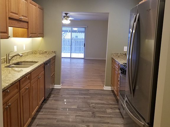 4th image of 1825-1827 Mackenzie Dr