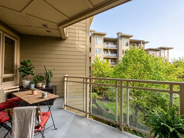 159 W 22nd St #311, North Vancouver, BC V7M 0B6